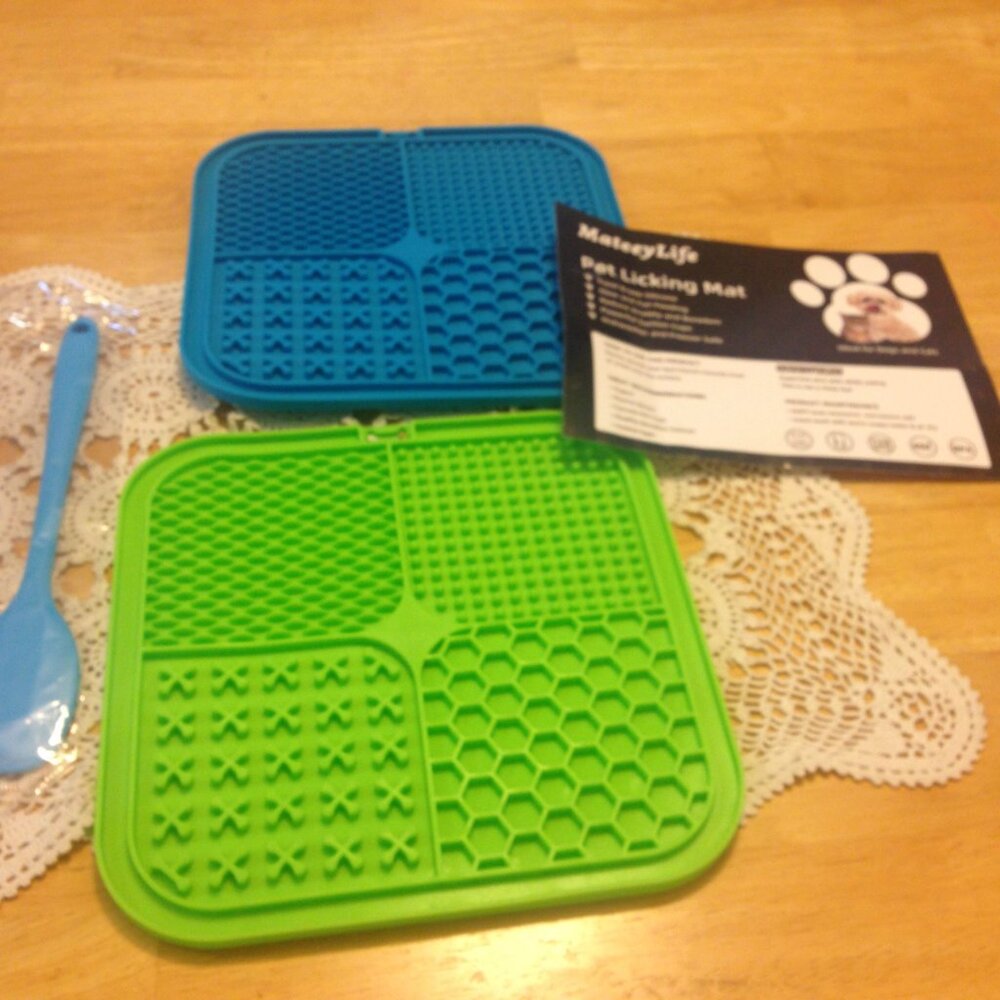 Suction cup hold licking mats for dogs, new
